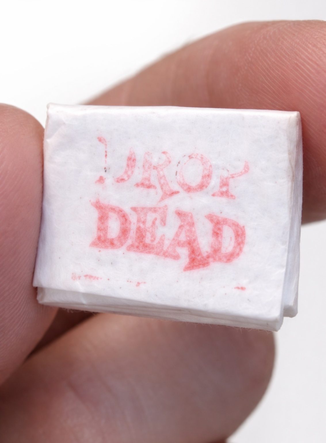 Drugsverpakking branding drop dead